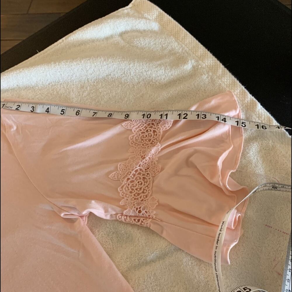 LE Rose‎ light pink top size l/xl. 3/4 ruffle sleeves. V neck - Picture 7 of 12